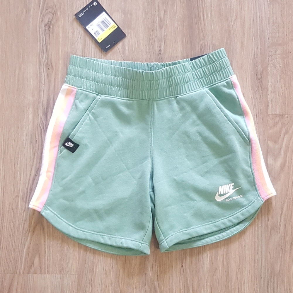 Nike Girl Size S Brand New Retro Shorts